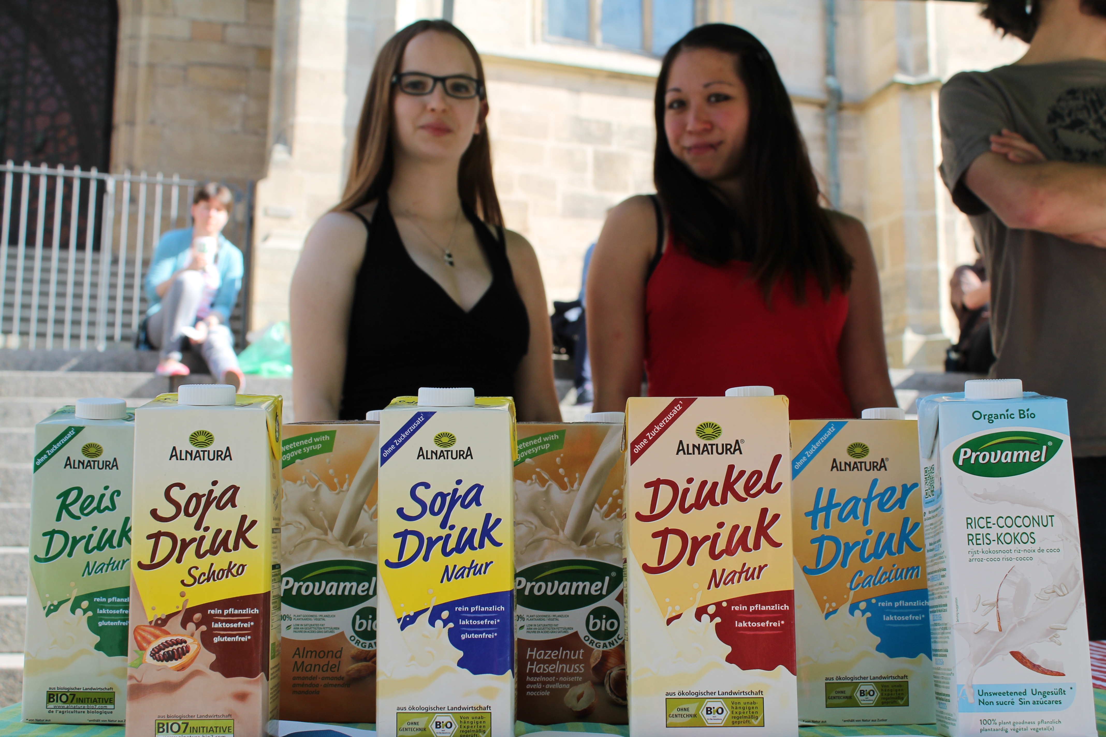 Infostand „Sag Nein zu Milch“ als Gegenaktion zum „Tag der Milch“