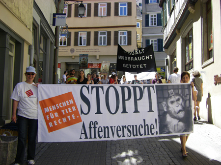 Erfolgreiche Demonstration gegen Affenversuche