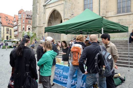 Infostand "Sag-nein-zu-Milch" in Tübingen