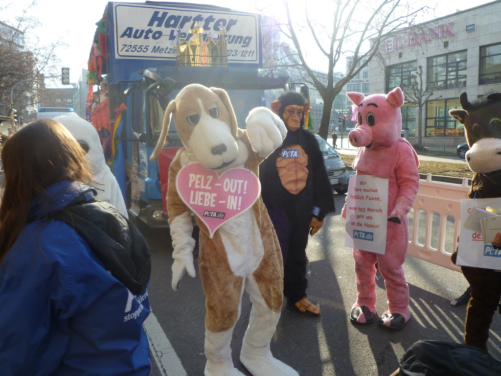PETAs Tierrechtsaktion beim Stuttgarter Faschingsumzug